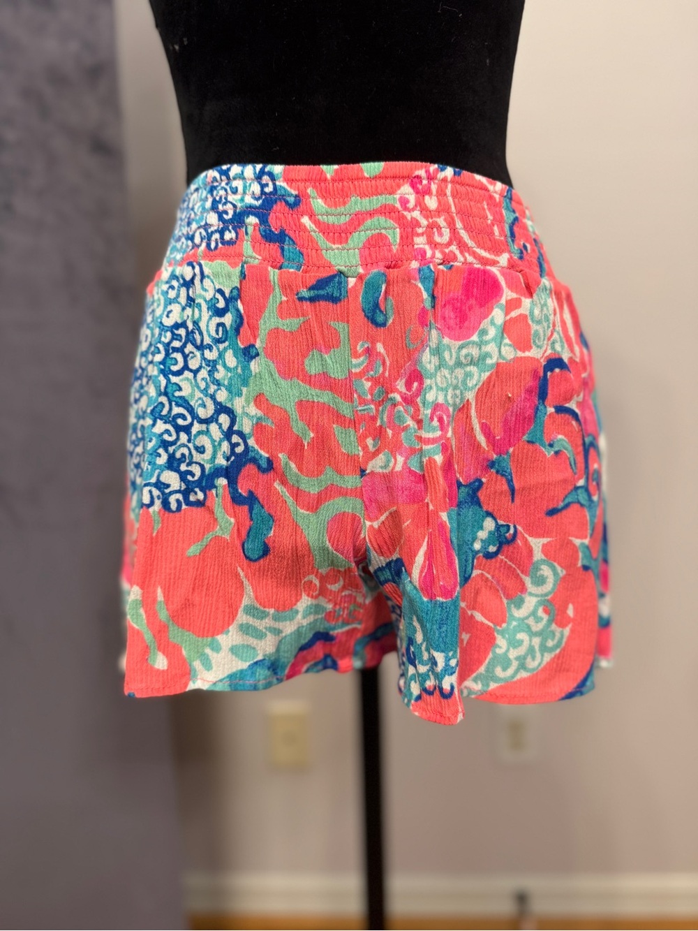 Lilly Pulitzer Pink Floral Pull On Shorts Smocked Waist Size S